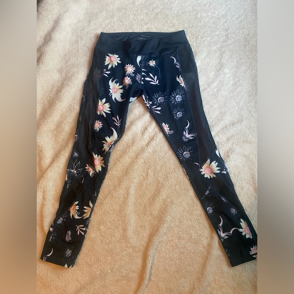Mint Lilac Workout Leggings | Navy Blue | Floral - Picture 2 of 3